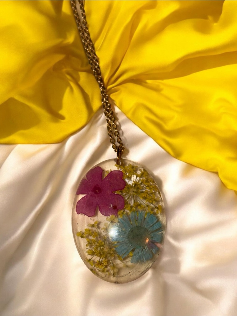 Handmade Pressed Flower Resin Oval Pendant Necklace - Picture 5 of 7